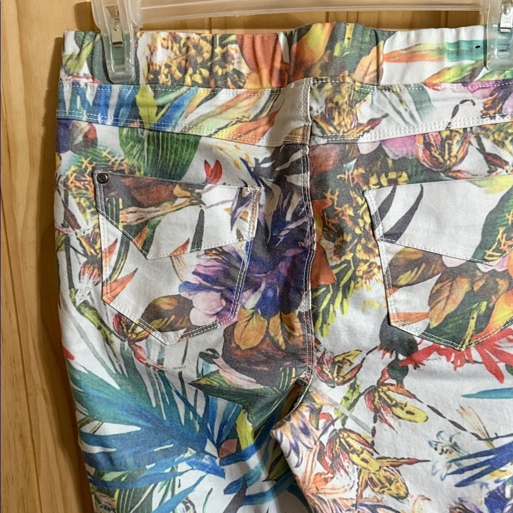 i jeans by Buffalo Multicolor Floral Capris - Picture 4 of 5